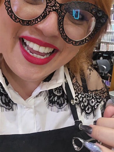 Αυτή είναι η καθημερινότητα μας στο κομμωτήριο ! Και αυτή ειναι μόνο ΜΙΑ περίπτωση 😅✌️ #kalliopeveniou