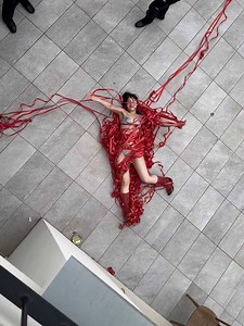 上原わかな (Wakana Uehara) on Instagram: "グラビアで紙テープ使うなんてきっと世界初じゃない！？👀✨ FRIDAY デジタル写真集 #上原わかな 『Heartbeat！』 3作品絶対Getしてね💗 Amazonで 「上原わかな フライデー 」で検索✔️ vol.1 amzn.asia/d/hN6YxdL vol.2 amzn.asia/d/hBcScjQ vol.3 パーフェクト版 amzn.asia/d/5y0IEKq #FRIDAY #グラビア #グラビアアイドル #ツヨカワ #ツヨカワ女子 #筋肉 #筋肉女子 #アスリート #健康美 #上原わかな #WAKANAAA #tjpw #プロレス #女子プロレス #女子プロ #東京女子プロレス #大食い #大食い女子 #食べるの大好き #グルメ #サウナ #銭湯 #ポートレート #アイドル #wakanauehara #japan #professionalwrestling #prowrestling #cosplay #bigeater"