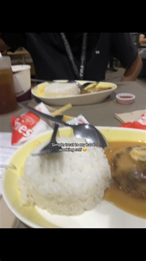 Simple treat #fyp #simpletreat #treat #eating #jollibee