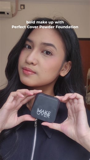 Perfect Makeup Look with Compact Powder Foundation