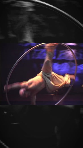 Saviez-vous que la roue Cyr a été inventée par l'un de nos cofondateurs, Daniel Cyr ? En plus de créer cet appareil acrobatique, Daniel Cyr l'a popularisé en 2003, lorsqu'il a remporté la médaille d'argent au Festival mondial du cirque de demain. 🎪 Depuis, la roue Cyr est un incontournable dans nos spectacles et fait désormais partie intégrante de l’univers du cirque partout dans le monde. -- Did you know that the Cyr wheel was invented by one of our co-founders, Daniel Cyr? In addition to crea