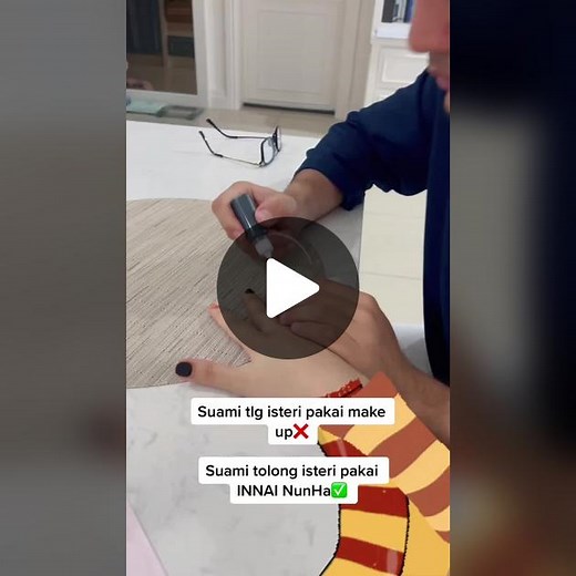 Expert Nail Polish Application Techniques Demonstrated