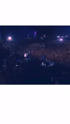 Korn Fanpage on Instagram: "😂😂😂 Cre: @bora_viralizar (DM US FOR CREDIT OR REMOVAL. THANK YOU) FREE SHIPPING for orders over $100; 10% OFF & FREE SHIPPING for orders over $150🔥 🔥Comment “Yes” or DM us if you want to buy our products Follow @korn.4life and tag us in your next picture for a chance to be shared! . . . . . #korn #kornofficial #kornband #jonathandavis #jonathandaviskorn #jonathandavisfans #jamesmunkyshaffer #munky_korn #munkykorn #fieldykorn #fieldy #brianheadwelchkorn #brianhead