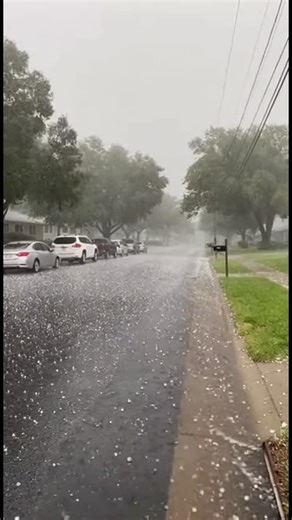 @inaturesgram on Instagram: "Hail rain crashing down as strong winds and thunderstorms take over the sky 🌨️🌧️🌬️⚡✨"