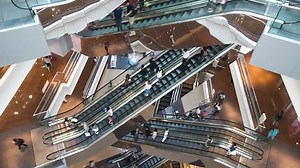 clip-1012688633-time-lapse-escalators-modern-shopping-mall-crowd