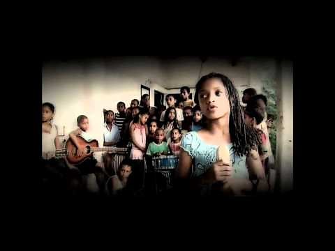 Cordas do Sol - Mnine da rua ma mim - Oficial videoclipe