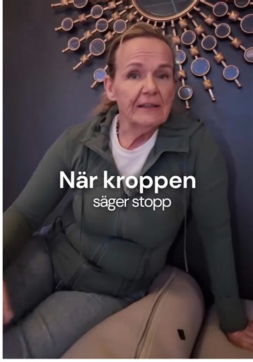 När kroppen säger stopp – lyssnar du då? 🧠⚡️ Det autonoma nervsystemet kan bli så utmattat att du knappt orkar stå, gå – eller andas djupt. Plötslig smärta. Domningar. En kropp som inte svarar. Det är inte ”i ditt huvud” – det är din kropp som ropar: NU RÄCKER DET. Då är det allvar. Dags att logga ut och börja vila. Och vila är att minska intrycken till hjärnan. Alltså inte ligga på soffan och scrolla. Istället: Träna avslappning. Stillhet. Närvaro. Det är inte en lyx – det är livsviktigt. Var 