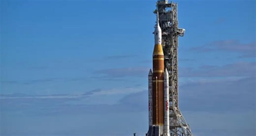 Artemis II: Rocket arrives at launch pad
