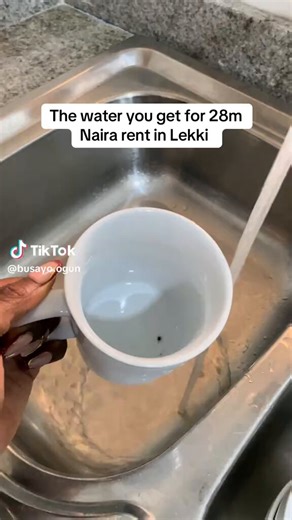 Man left in shock after seeing the type of water coming out from the tap in his Lekki apartment in Lagos, where he claims he paid ₦28 million yearly rent.