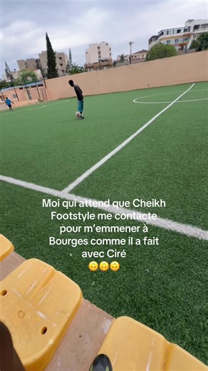 @cheikh_footstyle 🦥🦥🦥#tiktoksenegal🇸🇳 #cheikhfootstyle #pourtoi #bourges #football