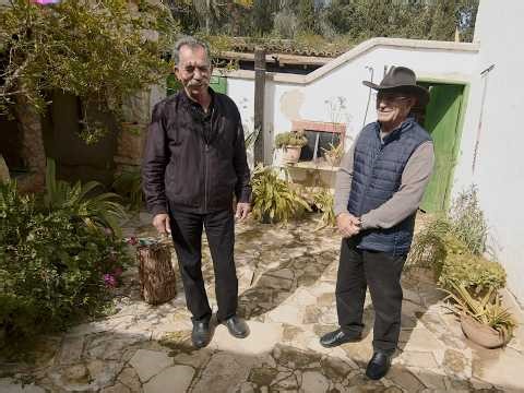 ΚΩΣΤΑΚΗΣ & ΓΙΑΓΚΟΣ: Ταξίδι σε έντεκα πασχαλινά παιχνίδια που ένωσαν γενιές της κυπριακής υπαίθρου!