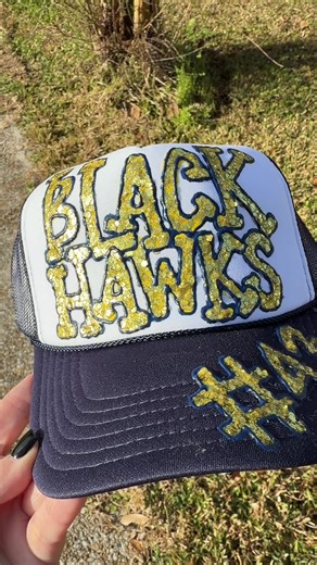 Trucker hat 💛 Blackhawks 🤩 #truckerhat #lettering #glitter #handpaintedhat #hat