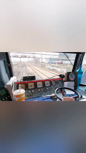 București - Chitila #tren #train #trenuri #trains #cfr #caileferateromane #romania #romanian #rail #rails #railway #railways #railroad #railroads