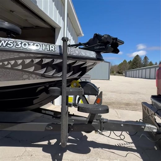 The Mags Custom boat wrap has been turning heads all over the water lately—and for good reason! Huge shoutout to the crew at KBD designs for absolutely nailing the look and design of the wrap—what a stunning job! And of course, none of this would be possible without the support of an incredible sponsor Pat at MAGS Custom Rods It’s an honor to represent such a premier, handcrafted custom rod company made in the Upper Peninsula of Michigan. Pat doesn’t just build top-tier custom rods—he’s a great 