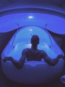 有名アスリートもぞっこん流行中の「フローティング」って何!?