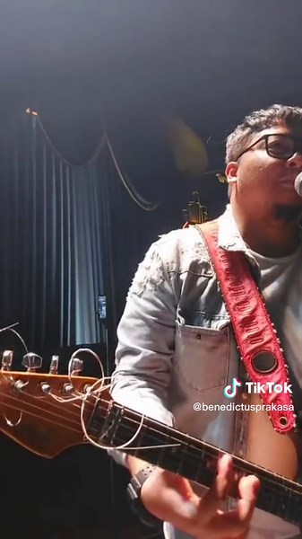 Balas Dendam Seorang Gitaris: Lagu Barat Berubah Menjadi Lagu Indonesia