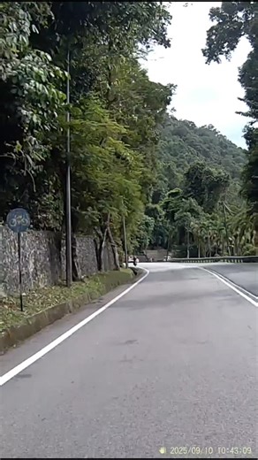 一条路走全球 on Instagram: "周末了，快起床！别偷懒咯，出来溜车了！🛵#爱机车爱生活 #骑车看风景 #骑帅不骑快 #Yamaha #yamahaXmax #fbpropemula #fbprofesional #fbpost2025シ #fbreelsfypシ゚ #让骑行成为一种生活 #风和自由 #保持热爱奔赴山海 #摩托车 #雅马哈xmax300 #男骑 #让骑行成为一种生活 #风和自由 #保持热爱奔赴山海"