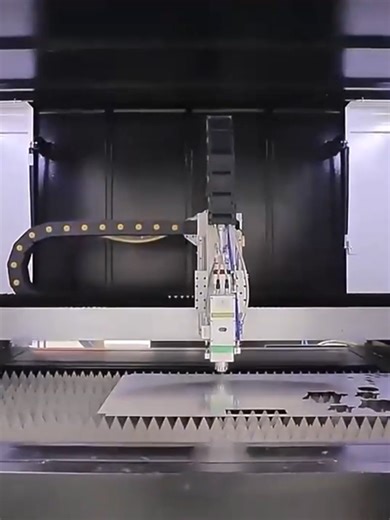 Watch our PLF-1390 Enclosed Fiber Laser Cutter in action! This precision fiber laser cutting machine demonstrates exceptional performance cutting various metals, including carbon (mild) steel, stainless steel, aluminium, and more. See the clean, high-speed cuts on different metal thicknesses with smooth edges, minimal heat-affected zones, and outstanding accuracy. The fully enclosed design ensures operator safety, a clean workspace, and reliable operation — perfect for sheet metal fabrication, w