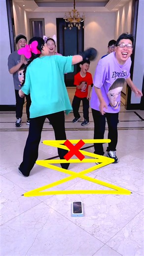 173K views · 881 reactions | Complete the challenge of drawing in one stroke, haha, it’s too difficult~ #fbreelsfyp #viralreels #fbreelsfypシ゚viralシ #reelschallenge #fb #viralreels #changshaffm #changshafamilyfunmedia #am549 #changsha #family #familytime #Funny #PartyGameChallenge #DoYouChallenge #highlightseveryone #followerseveryone #everyonehighlights Facebook Facebook for Creators | Changsha Family Fun Media | Facebook