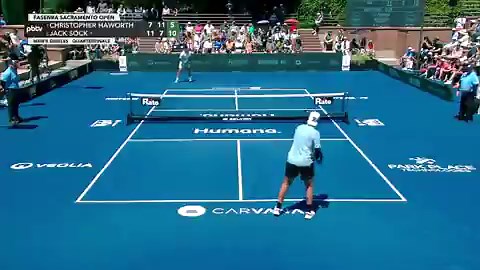 A partir du moment où, après seulement quelques mois de pratique (3 ans), un ex-joueur de tennis pro bat le n°1 mondial de pickleball, tu ne peux pas prendre cette discipline au sérieux.Après 3 ans de tennis, un ex-joueur pro de pickleball prendra encore et toujours 0 et 0 contre le n°1 mondial de tennis.Après 3 ans de padel, un ex-joueur de tennis pro, se fera découper par la meilleure équipe du monde de padel, même si son partenaire est le n°3 mondial.