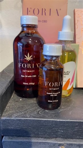 Just in time for Valentine’s Day 💌💘 Stock up on our Foria intimacy oils! Designed for both men and women, this is a bedroom must-have, solo or with a partner. With just two clean ingredients – 400mg broad-spectrum CBD and organic coconut oil. Your body absorbs what you put on it (or in it). That's why our oil is truly all-natural and free of added chemicals. Available right here in Venice at 📍Yanapuma 304 Westminster Ave., Venice, CA🩵 Also available on our website at www.yanapumashop.com #ve