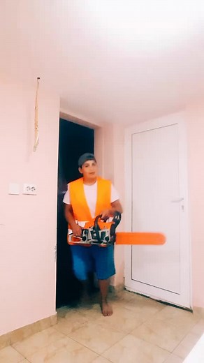 Chainsaw Safety Tips and Demonstrations