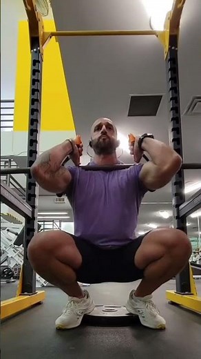 Front- and back squats with Angles90 Grips