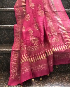 Meganta tussar silk saree with gold print ❤❤ To place order please inbox us on this page or whats app us on 91 9910496230 (only whats app queries will be replied on this number) Email : palashstore.01@gmail.com NOTE: ⭐Cash on delivery service is available on above order Rs 500 (excluding shipping charges) ⭐Color may vary with original product ⭐There might be slight irregularities because of handwork ⭐Product will be blocked for 1 working day and it will be cancelled automatically if payment not 