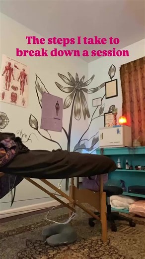 Showing all the love and prep that goes into changing from one beautiful modality to another ♥️ I truly love what I do. I love the variety of modalities that I offer. This is what I’ve been looking for my whole life. Everyday is different. Every session is different. It’s special when you wake up and have no idea what the day will bring, what clients Youll work with, what modality we’ll explore together. Floor Thai perhaps? Swedish Massage? Maybe a journey into your past lives and a conversation