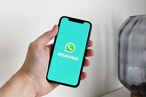 WhatsApp Makes it Easier to Chat With Support, Adds AI-Powered Responses