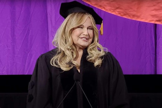 Jennifer Coolidge thanks 'very excited gay students' and 'some less excited hetero students' in commencement speech