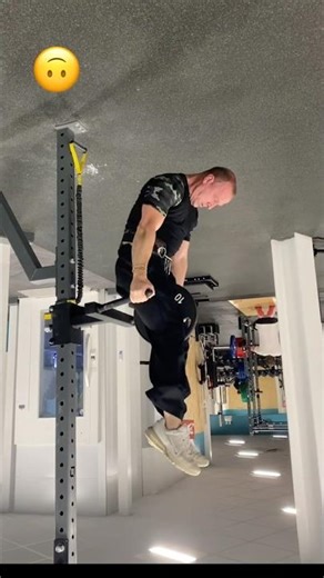 Inverted dips (10kg) #gym #workout #viral #calisthenics #gymmotivation #exercise #weighteddips #fyp