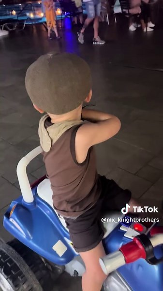 Heute war das Akku geladen , somit war er deutlich schneller 😅🥰 hier kosten 10 min einfach 6€ 🫣🫣🫣 ich werd arm 🤣🤣🤣