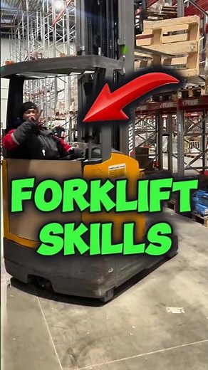 Skilled Forklift Operator Corrects a Crooked Pallet Safely