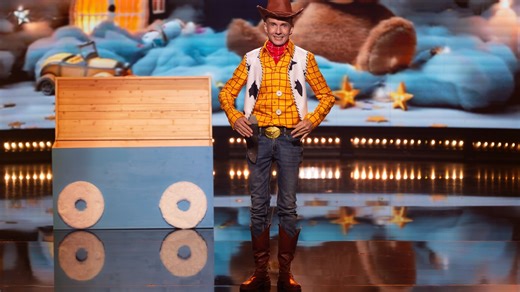 Robot Val, ep. 12, Supertalent