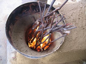 DIY Rocket Stove Technology: A Round-Up of Low-Energy Cooking Options - Milkwood: permaculture courses, skills   stories