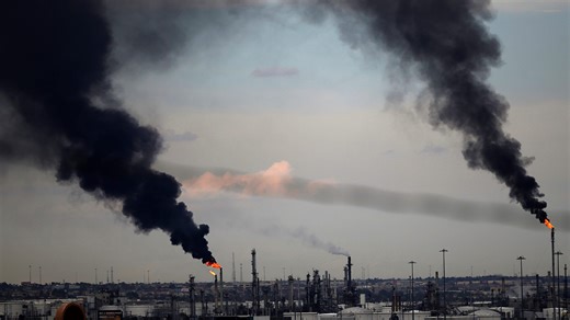 El Paso residents demand answers after fire, smoke erupt at Marathon refinery