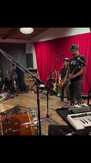 Scott Ian’s 12-year-old son got to play “Everlong” with Foo Fighters. #foofighters #scottian #everlong