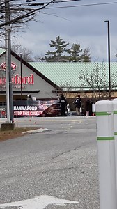 Anyone know what the Big promise Hannaford apparently made 10 years ago? I thought there was a dang parade going on Sunday morning 🙄 Im guessing they must have broke the promise from what these folks are claiming 😳 smh #hannafordprotest #Hannaford #cumberlandfarms #scarboroughmaine #payneroad #shameonyouhannaford 🤔 | Michelle Bailey