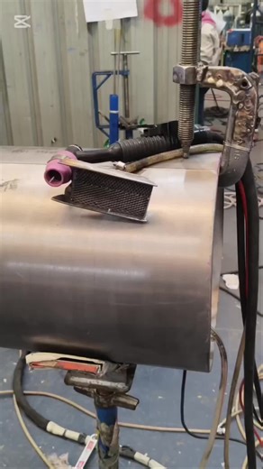 Finishing the welding of the titanium🔥🧑🏿‍🏭 pipe#welder #welding #titanum #smaw #gtaw