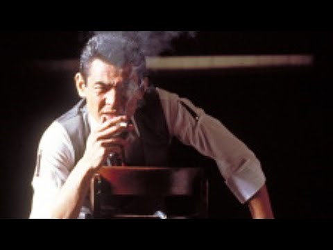 仁義なき戦いより面白い。県警対組織暴力。孤狼の血の元ネタ。コンプライアンスは当然無視。深作欣二監督の代表作。やるだけやって死んでこい!その方が掃除が早いわい。川谷拓三もあと出ボコボコにされます