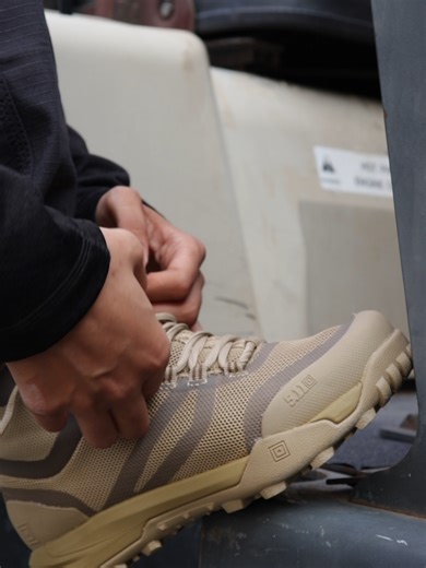 5.11 Tactical Boots: Harii ba Profesionál 🥾 5.11 Tactical Boots: Built for Professionals 🥾 [TT] Hetan protesaun no durabilidade ultimu husi 5.11 Tactical Boots, dezenhu atu hasoru servisu todan ka ambiente perigu sira iha Timor-Leste. · Forte: Kulit no Nylon kualidade aas. · Seguru: Steel toe forte ba protesaun. · Konfortavel: Grip di’ak no suporta loron tomak. Hetan ita-nian agora iha Mr. Loriku! [EN] Get the ultimate protection and durability with 5.11 Tactical Boots, designed to handle the 