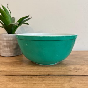 Vintage Pyrex Bowl | Green Mixing Bowl 403 | 2.5 Quart Mid Century Kitchen Decor | Retro Cookware Display - Etsy
