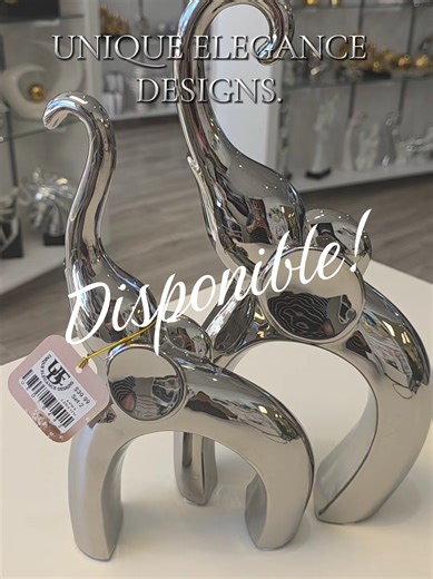 “Eleva tu espacio en segundos. ✨ Este set decorativo en acabado cromo espejo es la definición de lujo moderno: minimalista, elegante y perfecto para mesas de centro, consolas o entradas. Pocas piezas disponibles. #ftypシ #uniqueelegancedesigns #homedecor #decoraciones #decora @laguajira40lehigh💎 @Kitchens by me corp.