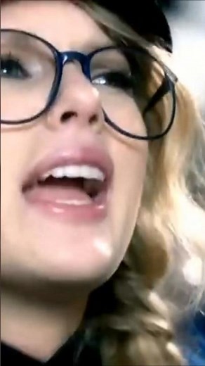 Taylor Swift sings her iconic song You Belong With Me pt3