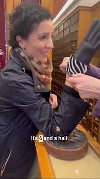 A visit and leather gloves shopping at Luvaria Ulisses