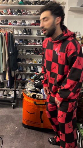 The Loop on Instagram: "🚨BLACK FRIDAY STEALS🚨 ‼️FIRST COME FIRST SERVE OPEN 12-7PM‼️ 📍280 NEWARK AVE JERSEY CITY NJ 07302📍 ONLY SALE OF THE YEAR!!!!🏷️🏷️ 10% OFF ALL SHOES👟 15% OFF ALL CLOTHING👕 20% OFF MIKES👖 ‼️‼️BUY ONE GET FREE $100& UNDER SHOES & CLOTHES‼️‼️ DOORBUSTERS ALL AVAILABLE THIS FRIDAY🏃‍♂️💨 TONS OF FREESKIS🤑🤑🤑 PULL UP‼️‼️"