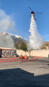 Ce soir, les marins-pompiers de Marseille continuent de s'activer pour maîtriser le sinistre qui s'est déclenché en fin d'après-midi entre le chemin du Littoral. Courage à eux ! | La Provence