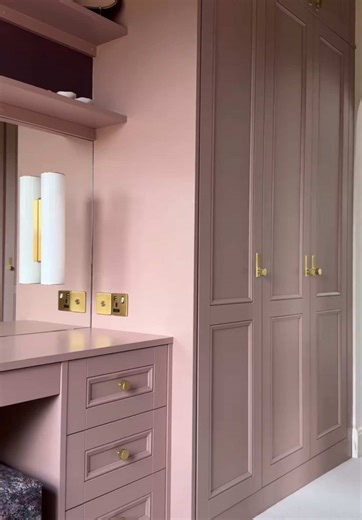 Dressing Room Mirror Setup and Tour