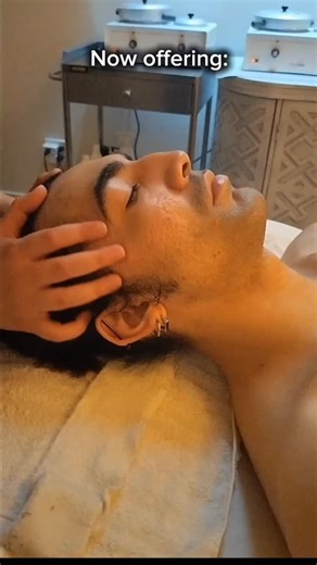 It's getting cold out there, but it's warm and cozy here at the spa ☺️ Warm up and melt into relaxation with a hot oil scalp massage💆 This extended scalp massage treatment is great for promoting deep relaxation and increasing circulation to hair follicles. Hot oil is optional, and the service can be done with or without at the client's preference. We also have a shower with bathing products that are available for clients to use after this service, if they would like to wash any oil out of their